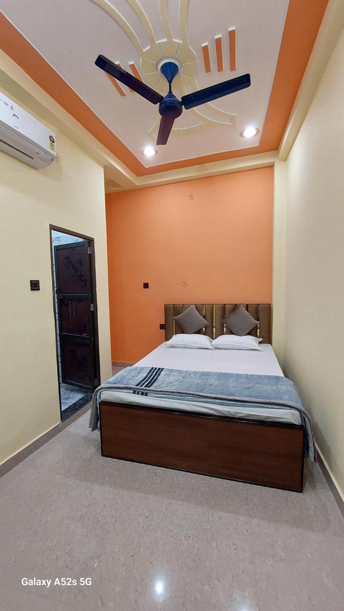 Narayani Paying Guest House Varanasi Eksteriør bilde